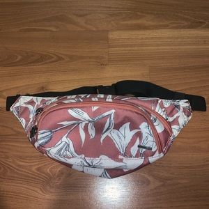 Roxy women’s fanny pack